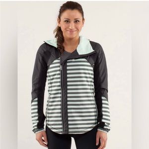 Lululemon Run- Get Up And Glow Jacket Size 8